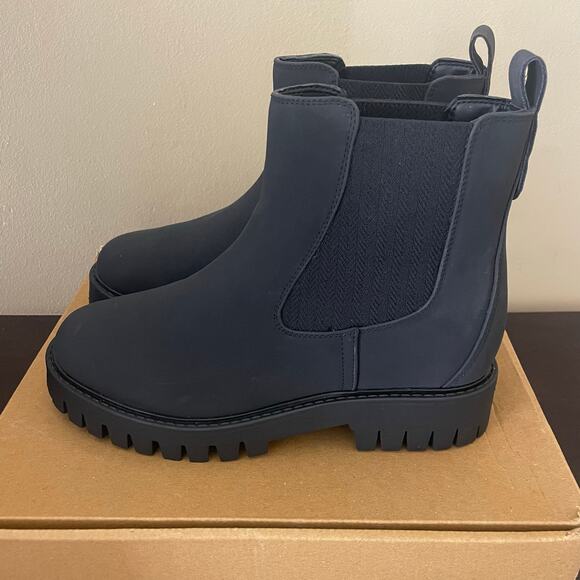 Journee Collection Alara Faux Leather Block Heel Chelsea Boots - Picture 1 of 7